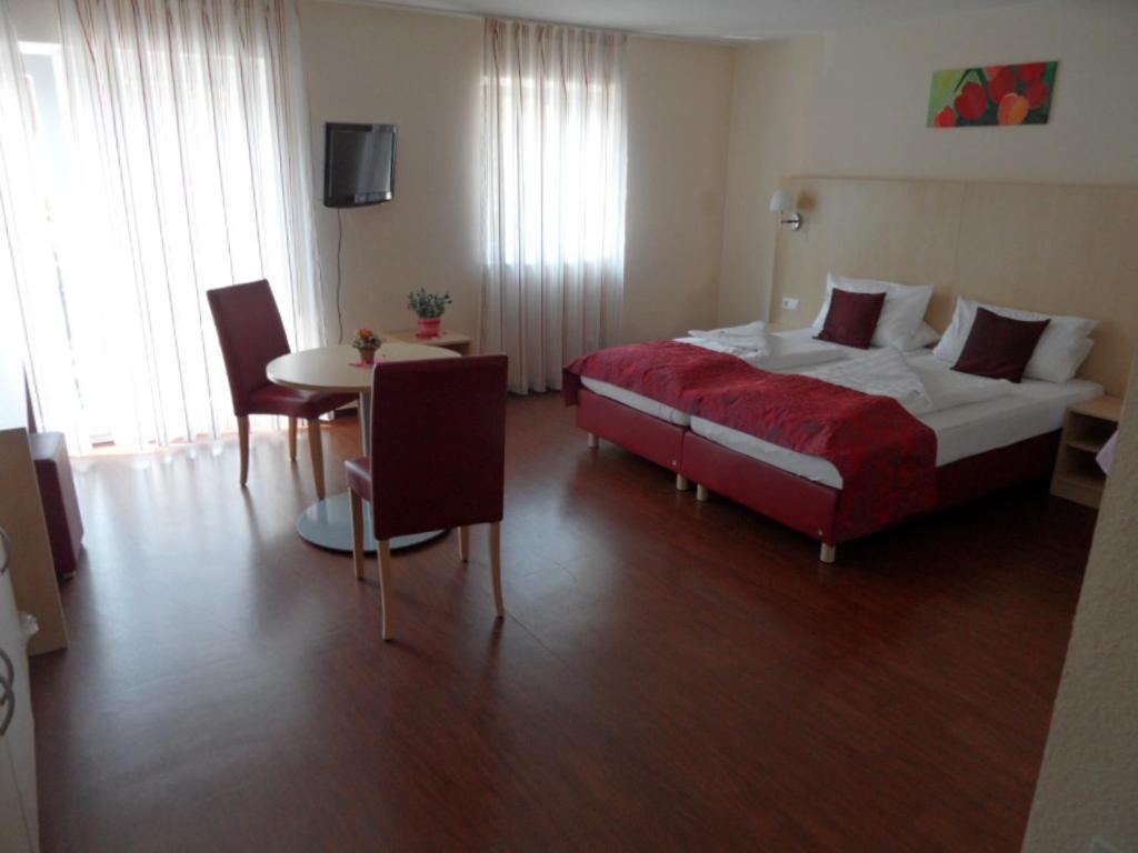 Hotel Gasthof Zum Engel - Gaestehaus Künzelsau Dış mekan fotoğraf
